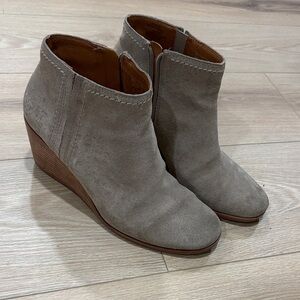 Lucky Brand Taupe Suede Wedge Booties 8.5